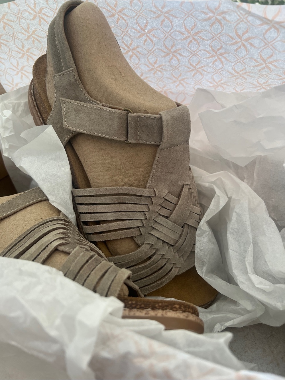 NWB Comfortiva Beautiful soft Suede, Gray Sandals